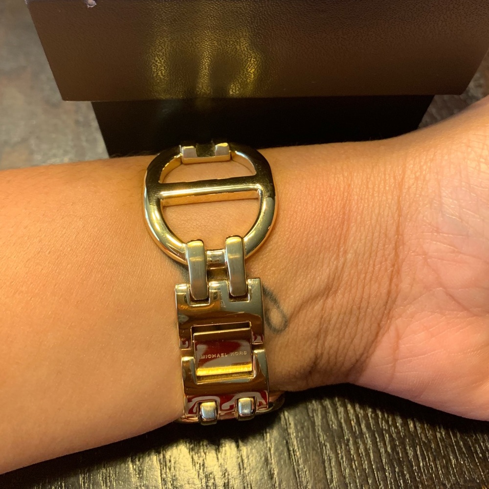 Gold Michael Kors watch - Picture 7 of 7